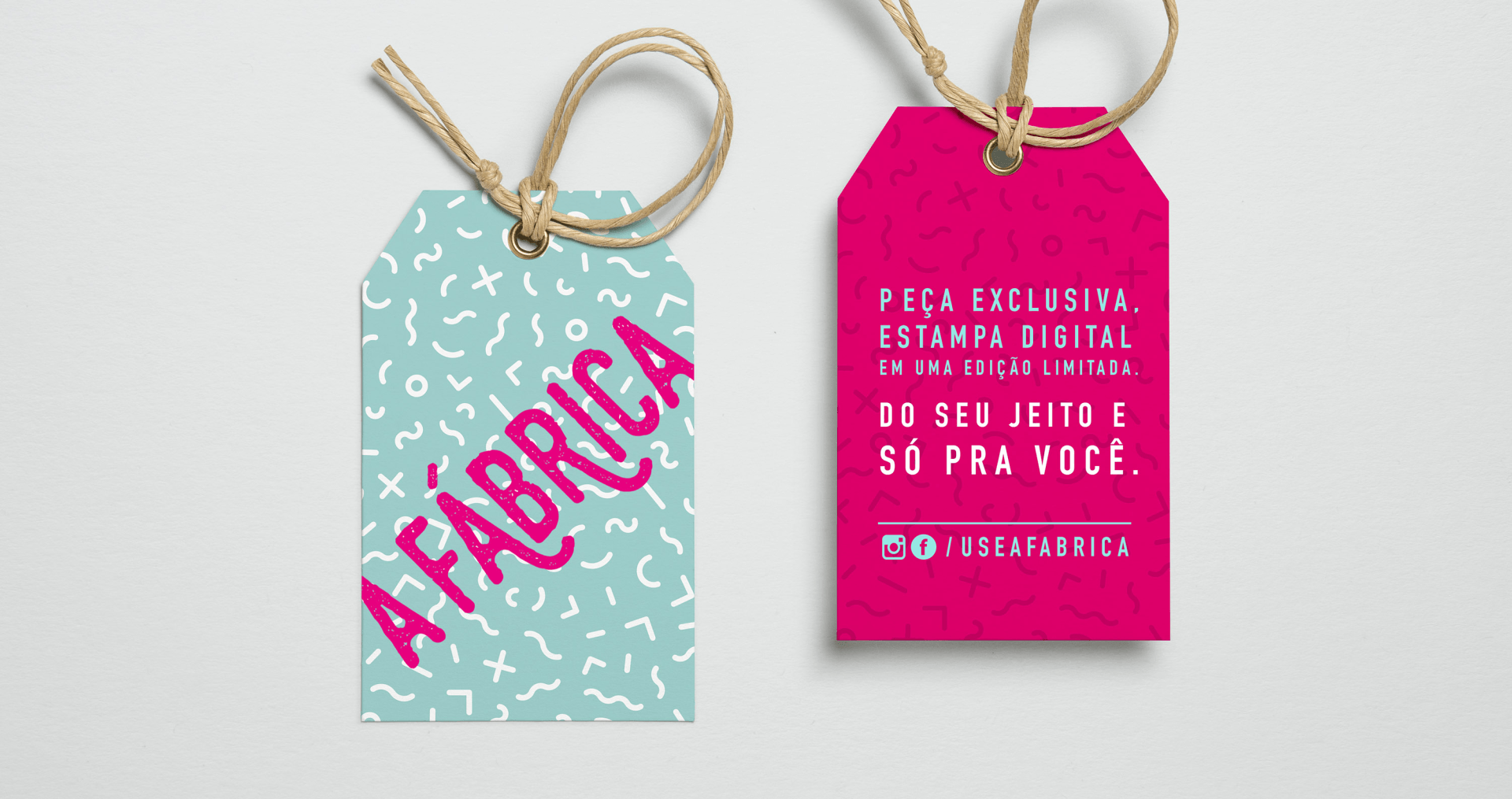 A blue and pink tag that says a fabrica on it