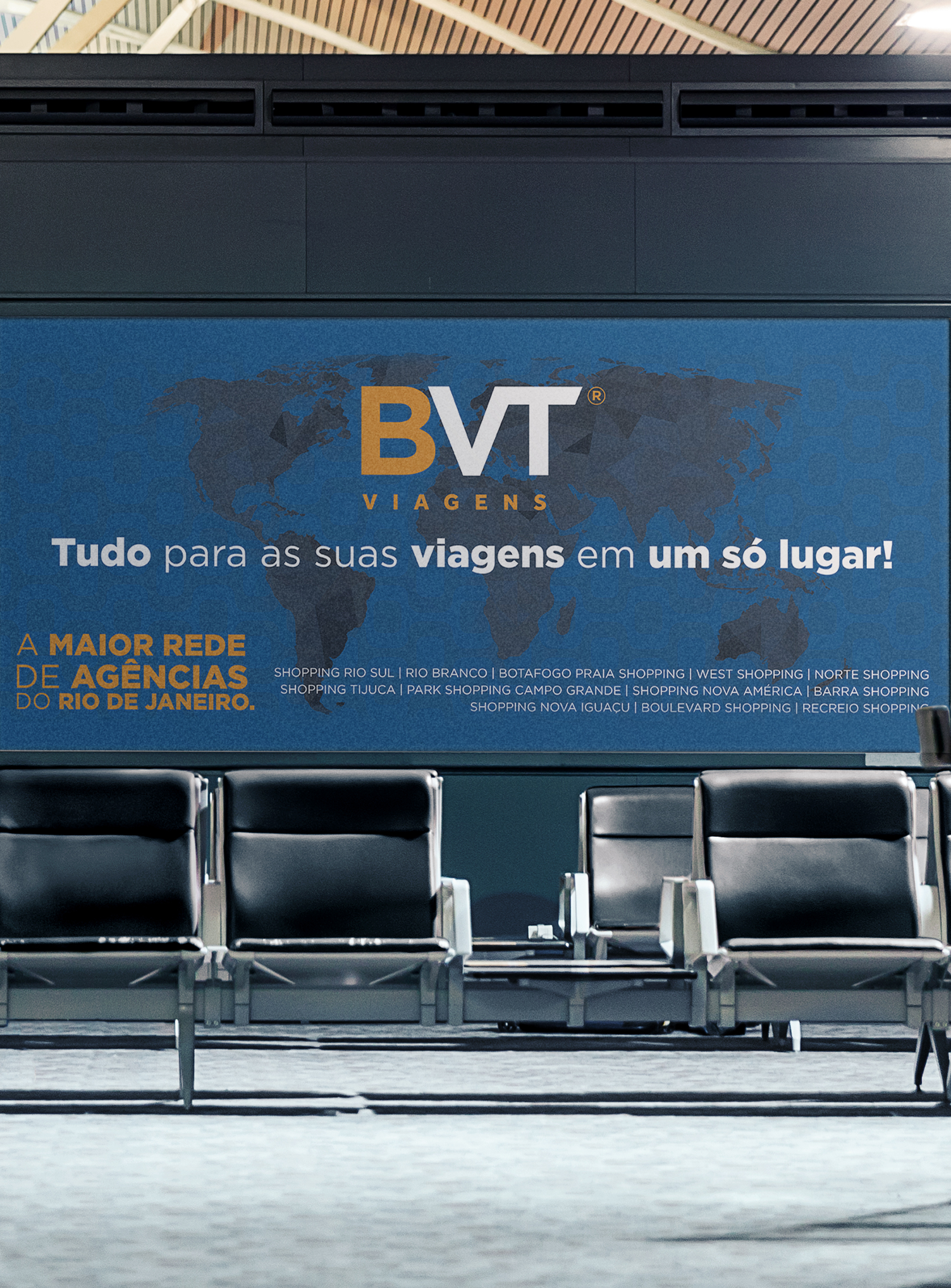 Uma área de espera com um grande outdoor que diz bvt