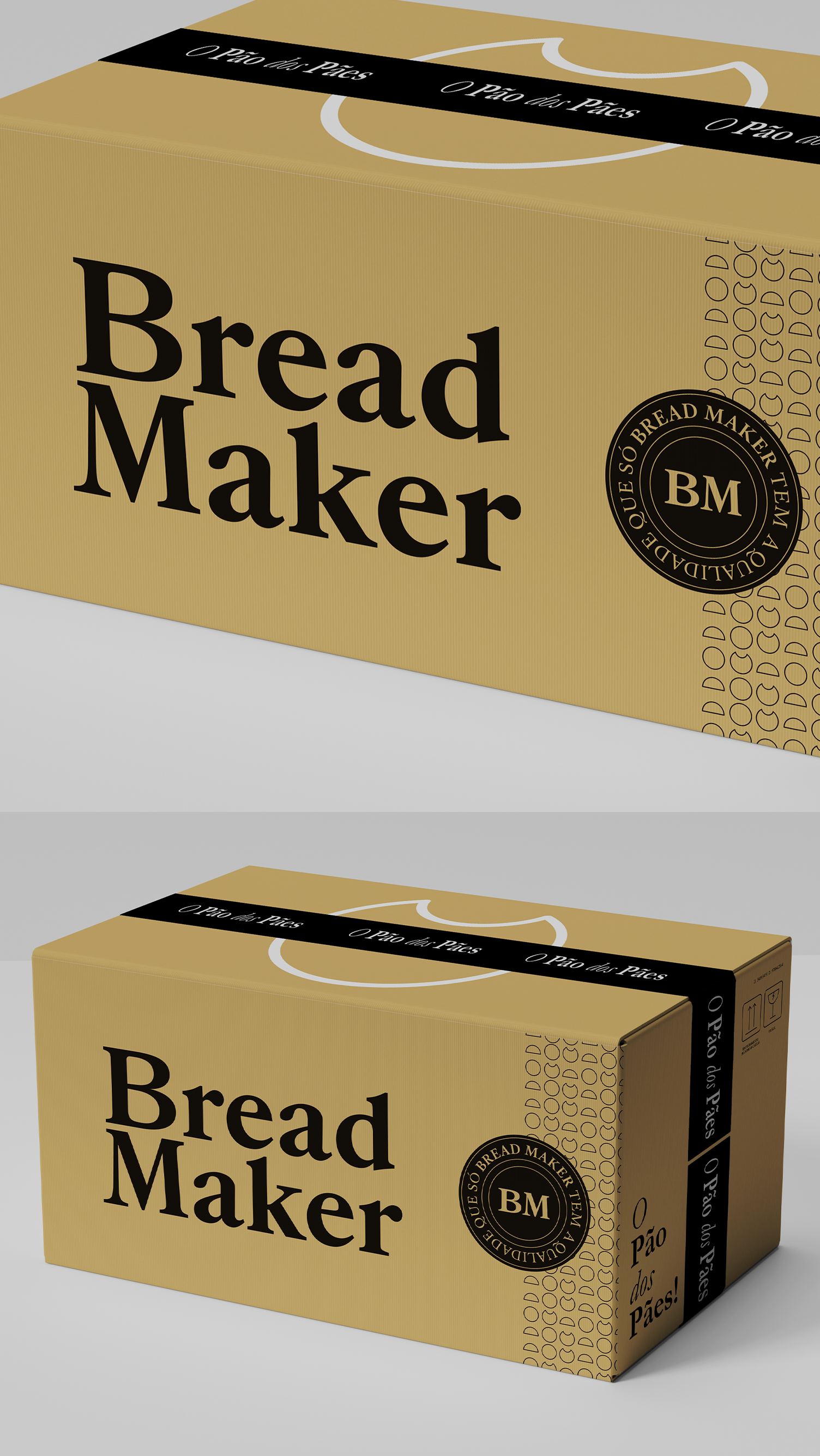 Um homem está segurando um hambúrguer na frente de uma multidão de pessoas.