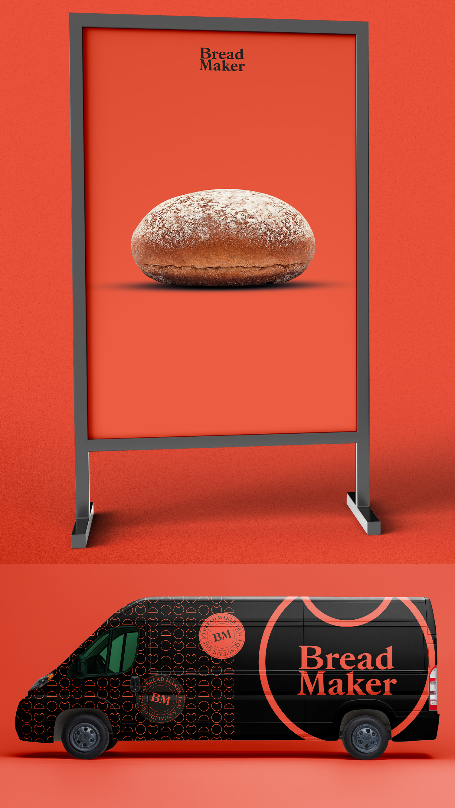 Um homem está segurando um hambúrguer na frente de uma multidão de pessoas.