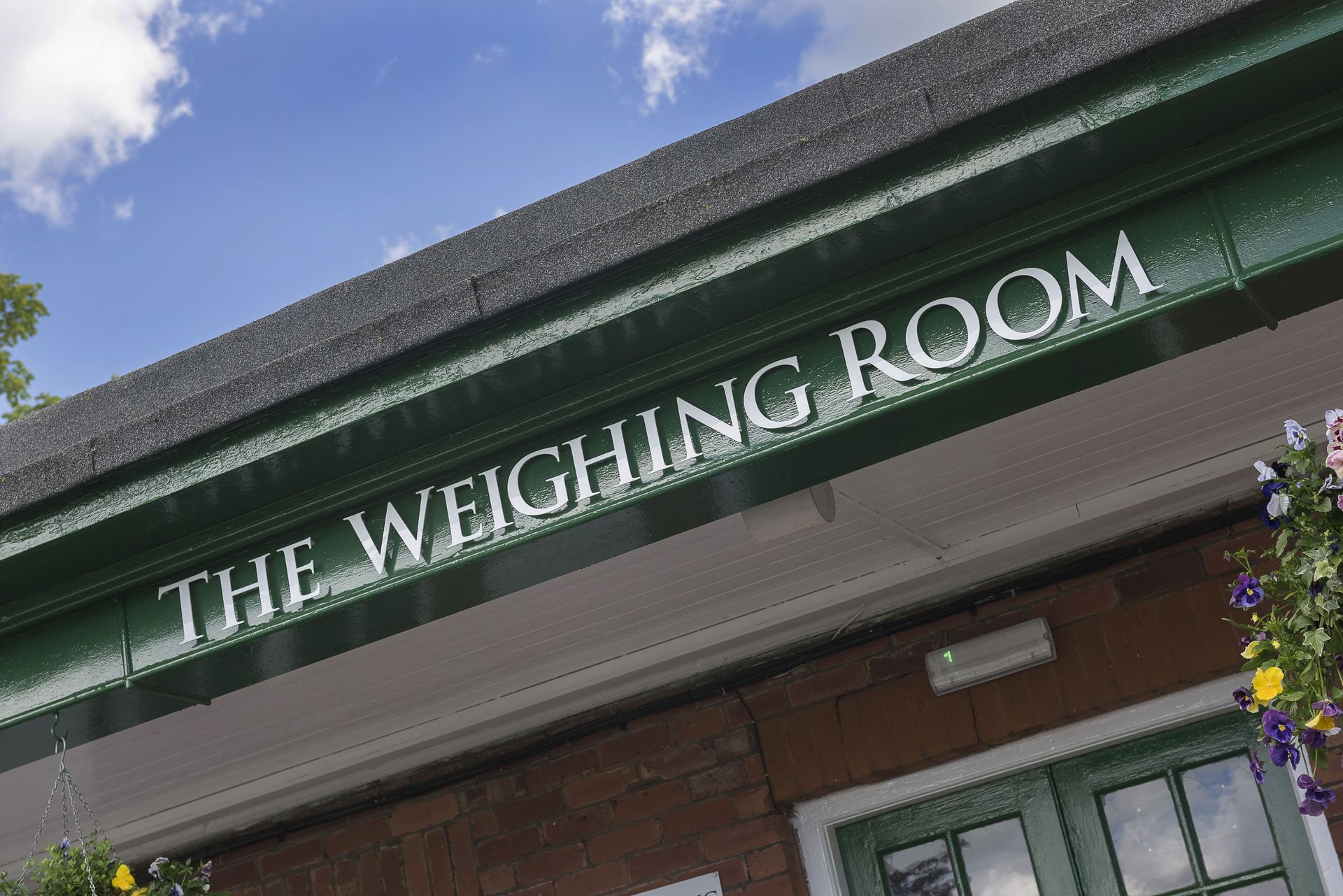 A building with a sign that says the weighing room