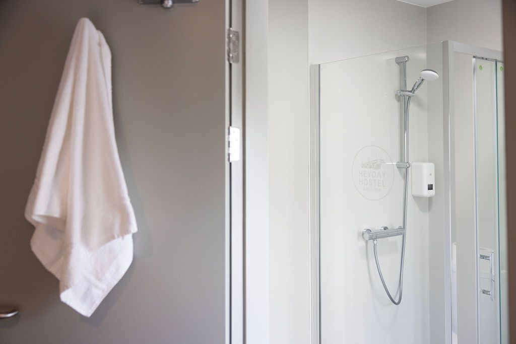 Heyday Hostel Ballina Ensuite Bathroom