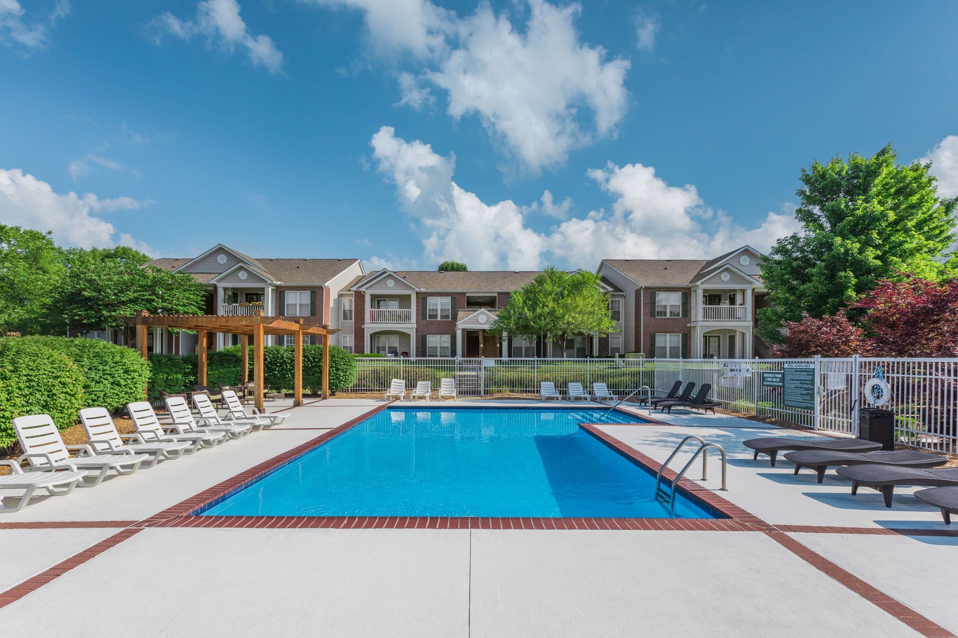 Steeplechase Apartments - SWIMMING POOL
