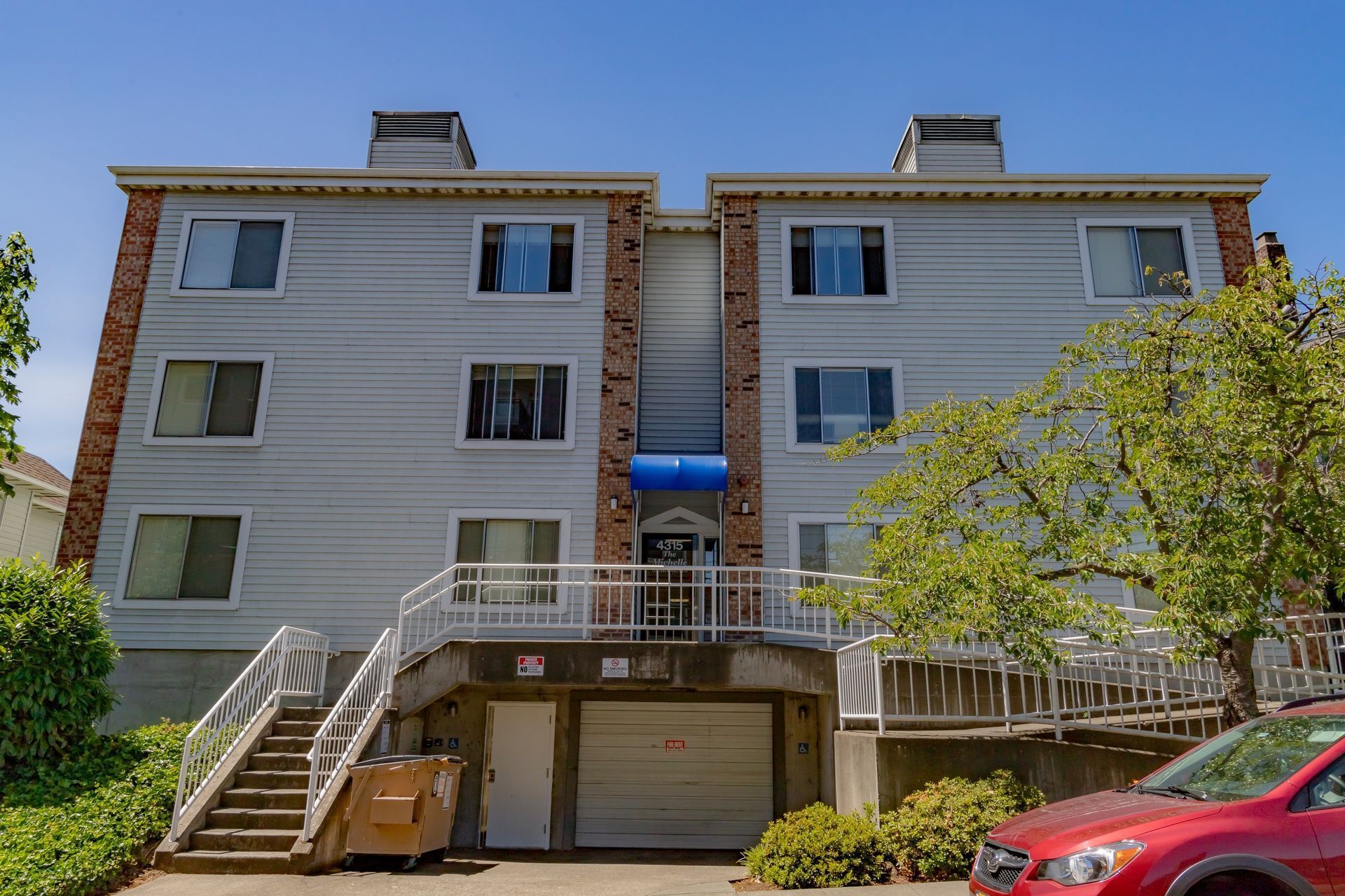 A row of stores are lined up on the side of a city street.