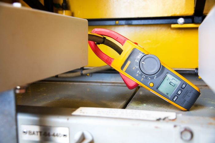 Clamp amp meter for checking or measuring the current of an electrical system.