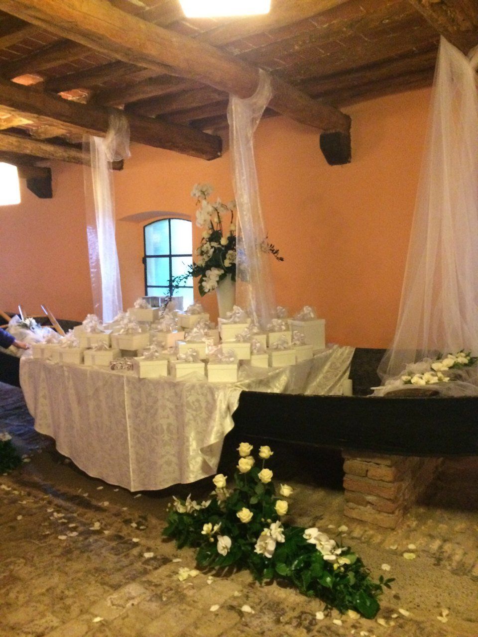 tavolata con ricordini