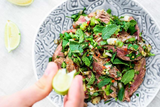 Leicht Lecker Nam Tok Thai Rindfleisch Salat 
