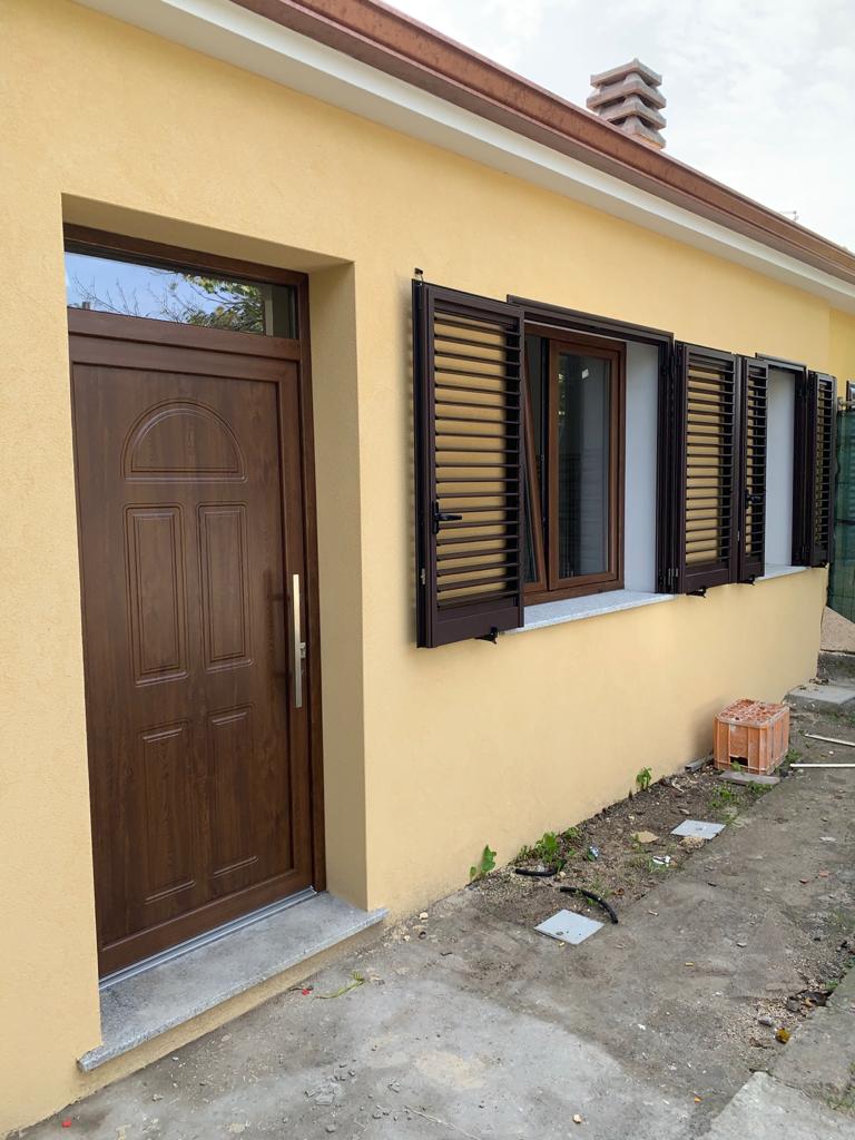 abitazione con infissi installati dall'azienda