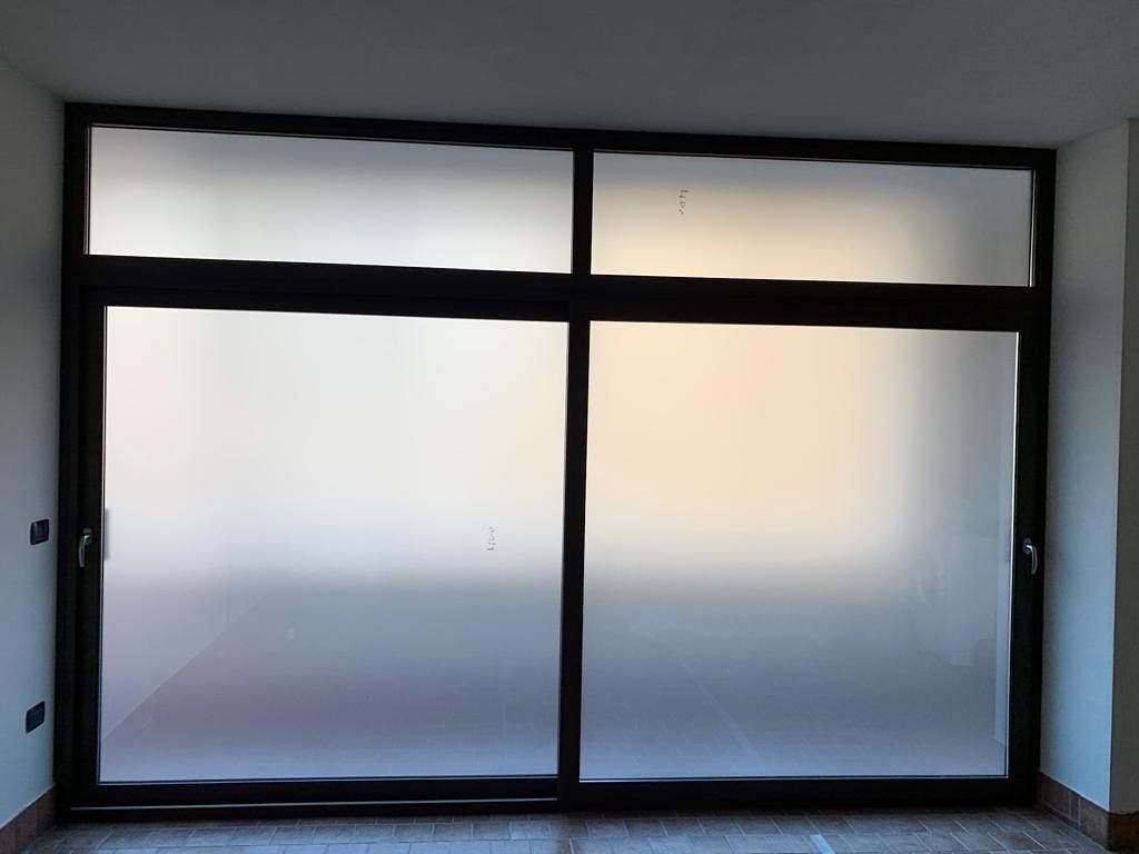 ampia vetrata con profilo in PVC