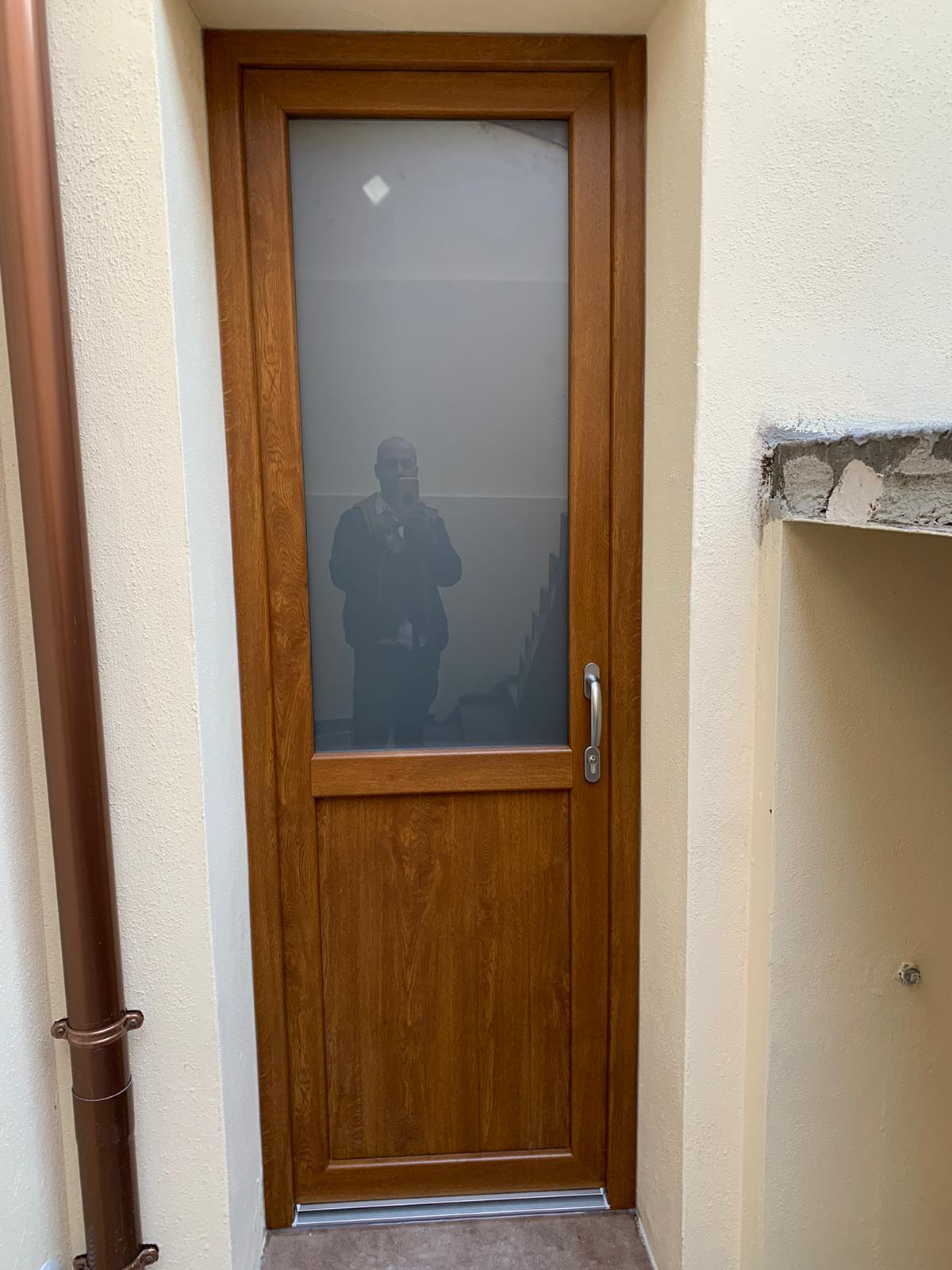 porta interna in legno con vetro