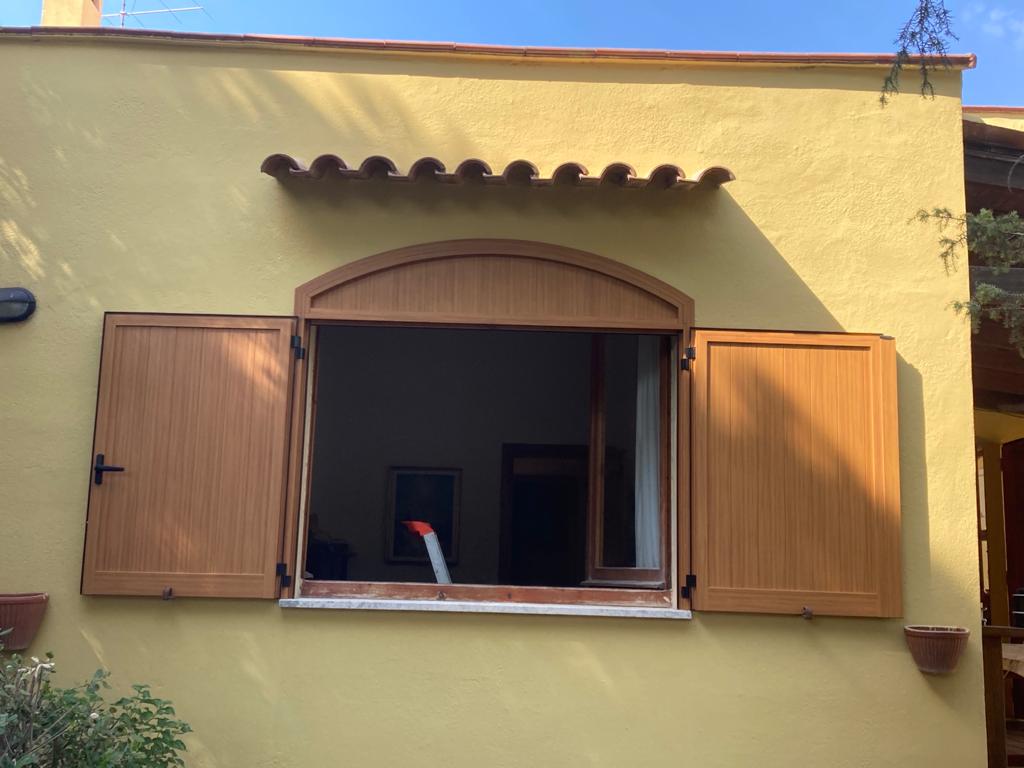 scuri in PVC color legno chiaro