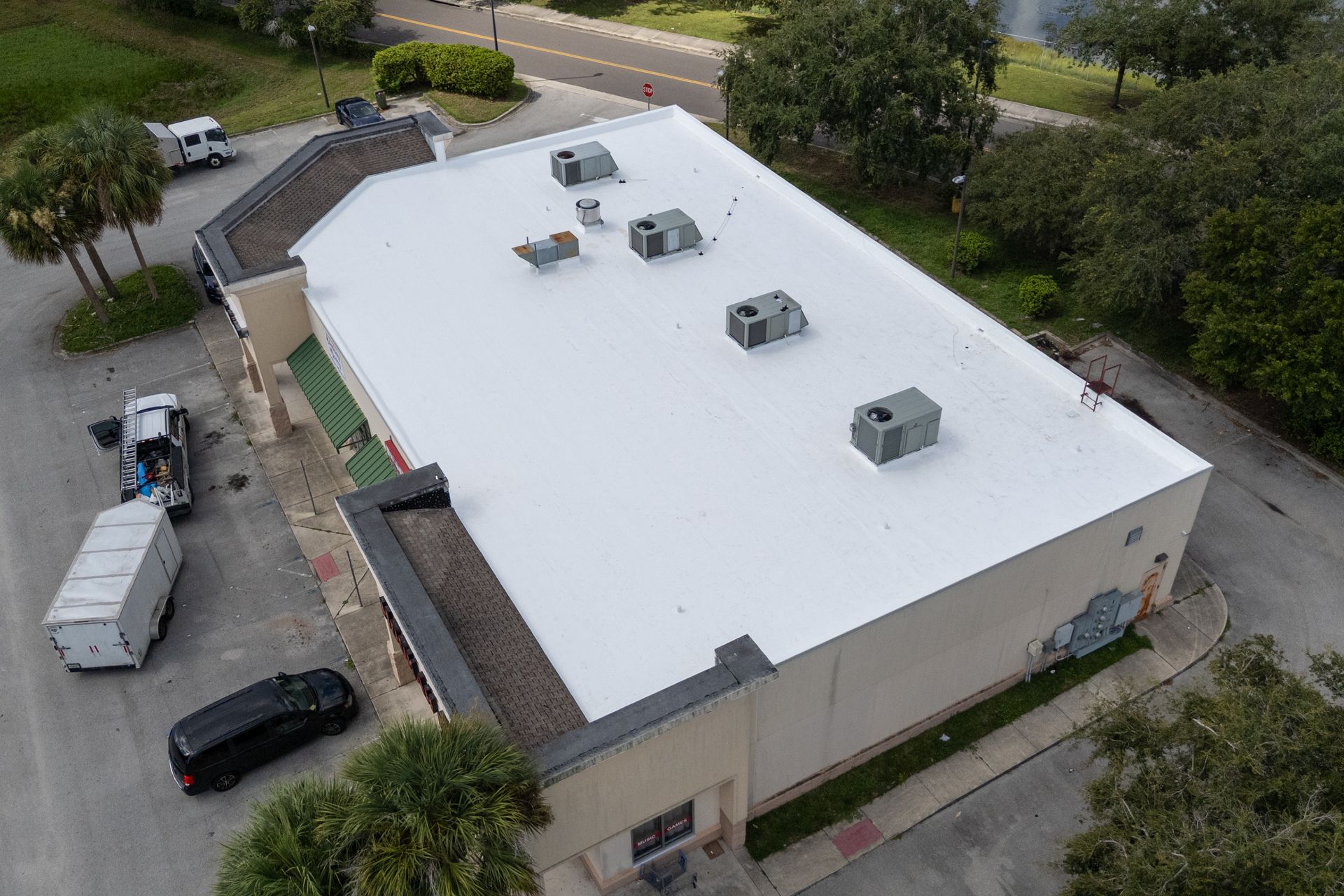 Commercial roof service in Melbourne, FL