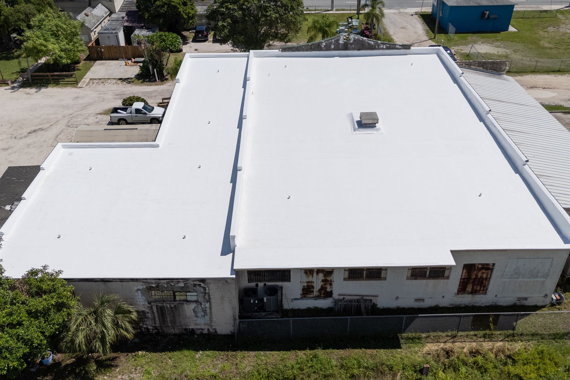Duro-Last membranes installation on a commercial building on Melbourne, FL