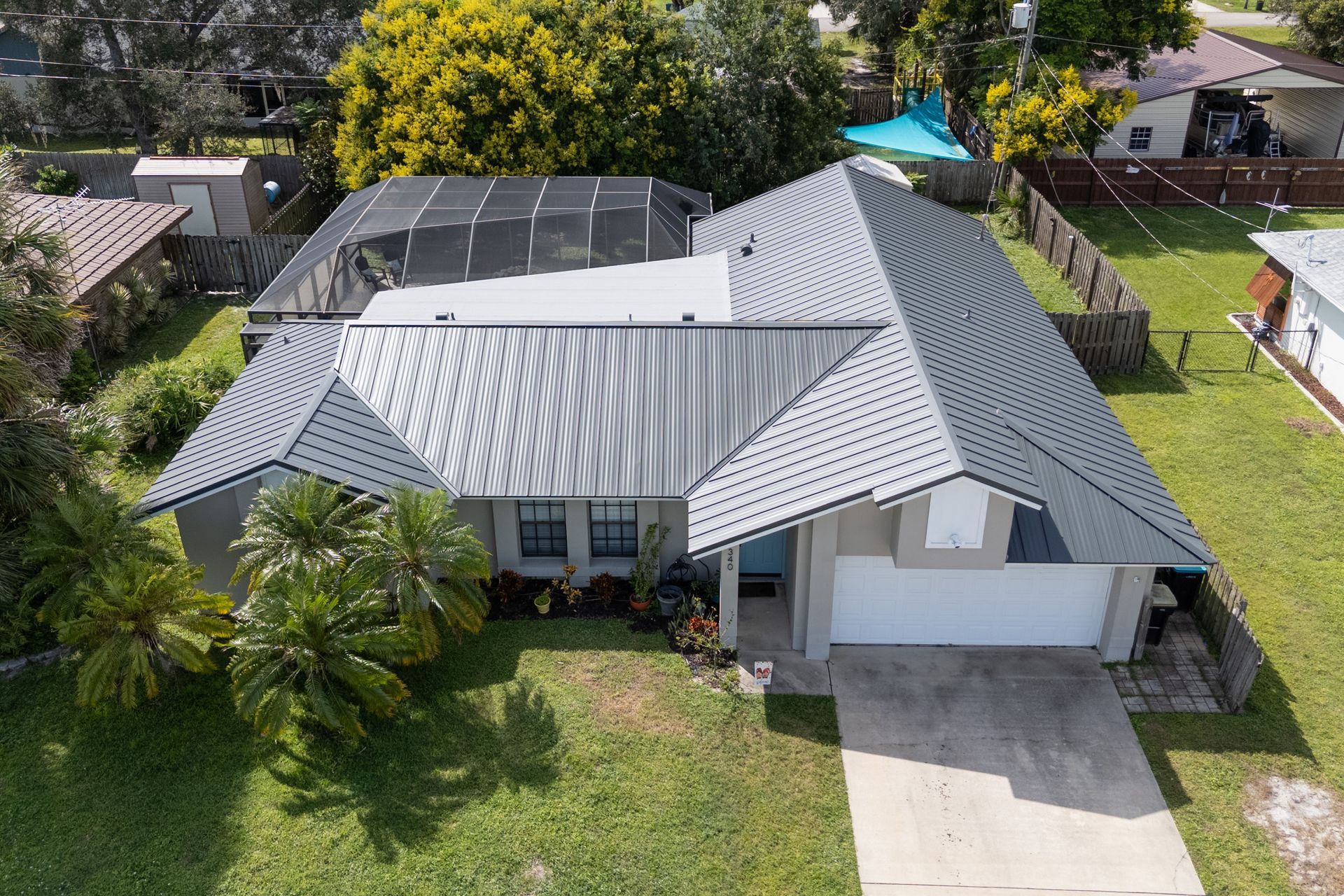 Residential asphalt roofing contractor in in Melbourne, FL