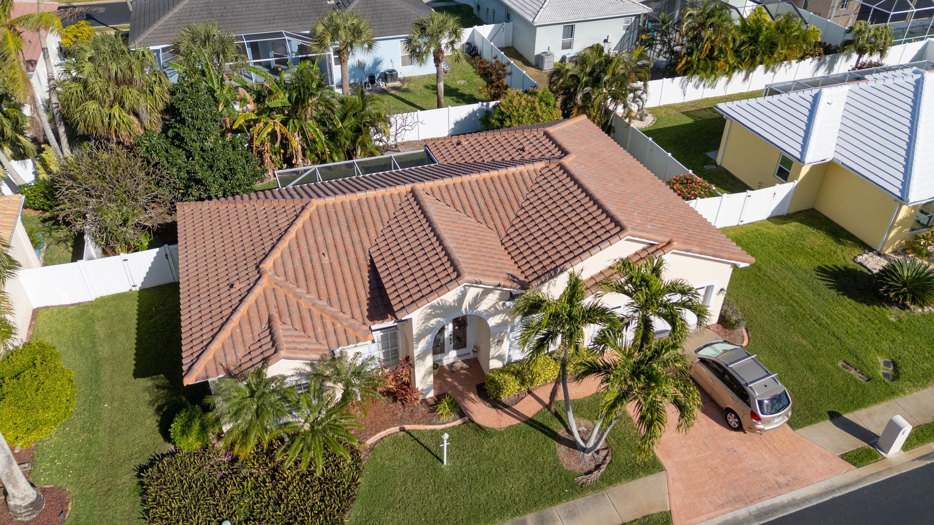 Residential asphalt roofing contractor services in Melbourne, FL