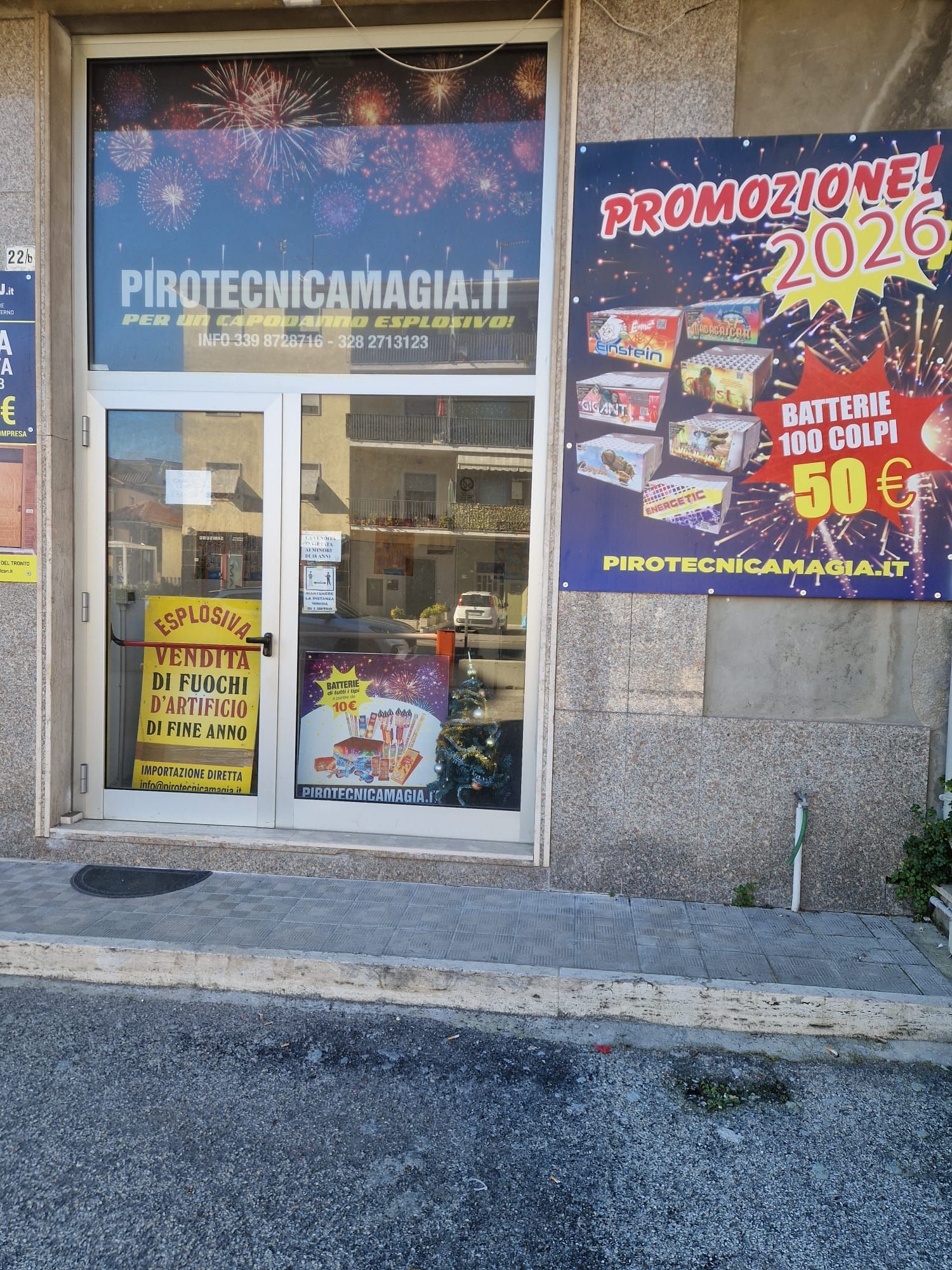 A sign that says promozione fuochi di capodanno on it