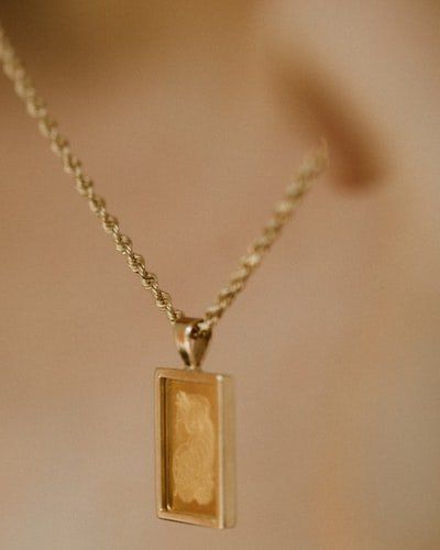 Reasons to Invest in Cremation Jewelry for a Loved One s Remains