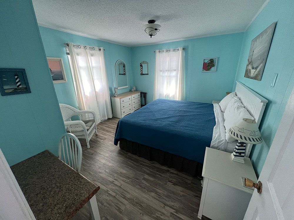 APARTMENT 2 KING BEDROOM, FULL KITCHEN