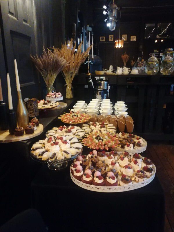 Svinību galdu klāšana Liepājā