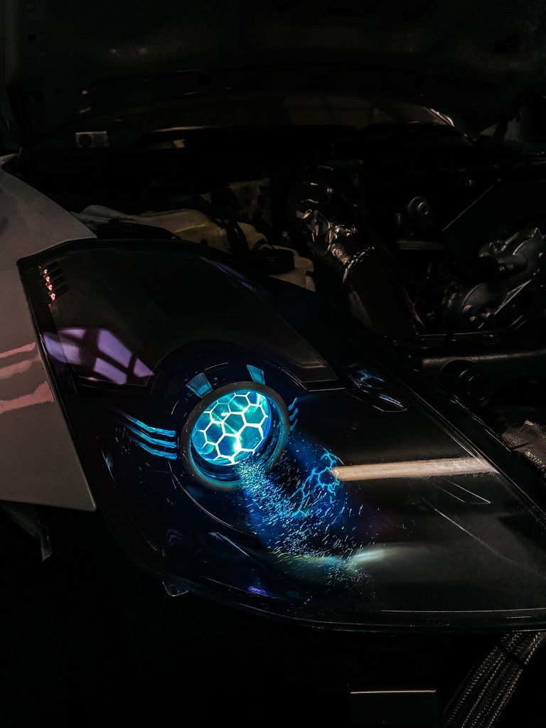 Nissan 350z (facelift) - Gloss Black, Switchback Halos, Switchback Strip, Honeycombed Etched Lens, RGB Demon Eyes 