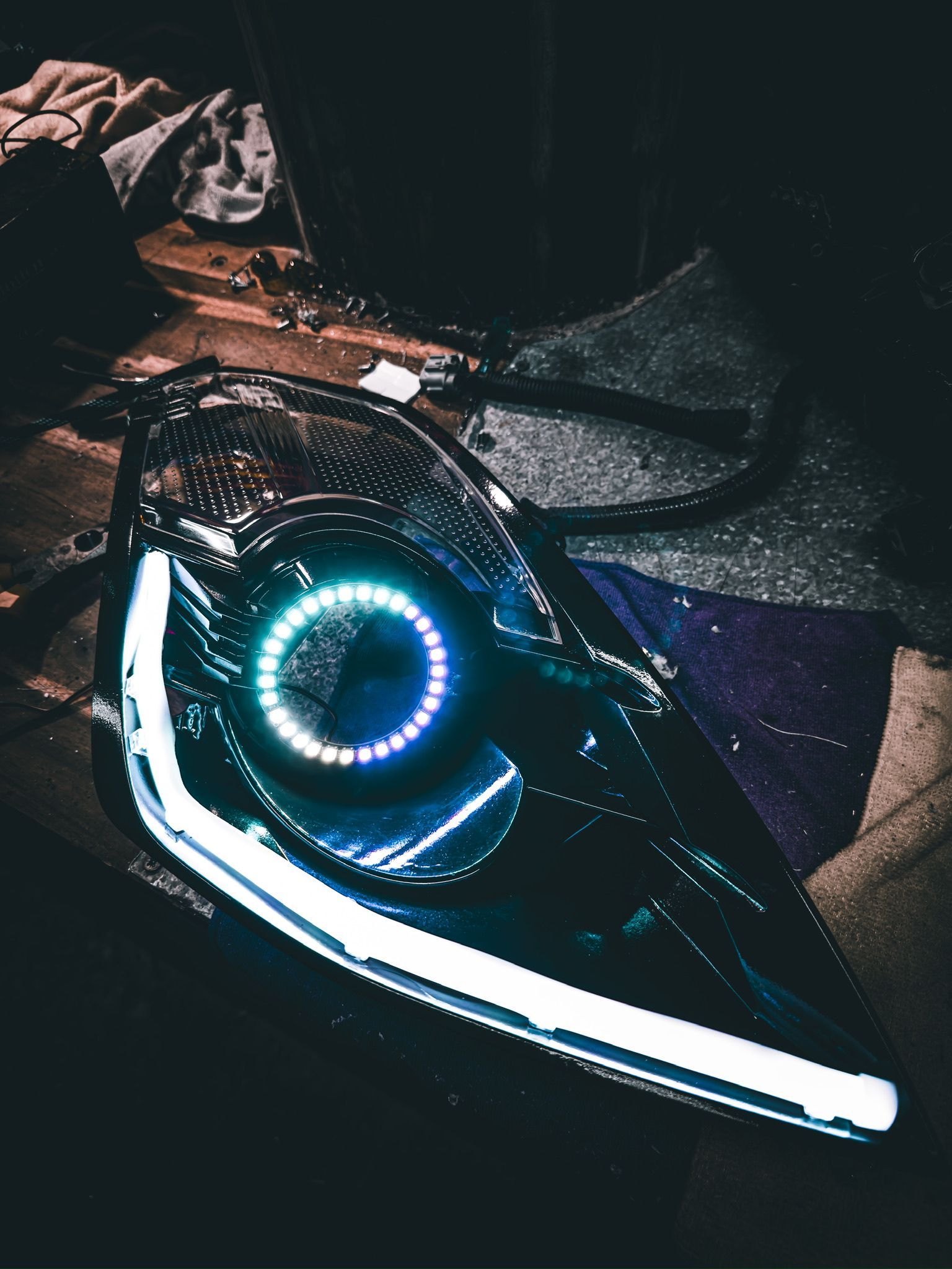 Nissan 350z (facelift) - RGB Halos, Standard LED Strip, Gloss Black