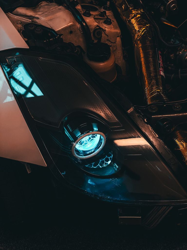 Nissan 350z (facelift) - Gloss Black, Switchback Halos, Switchback Strip, Honeycombed Etched Lens, RGB Demon Eyes 