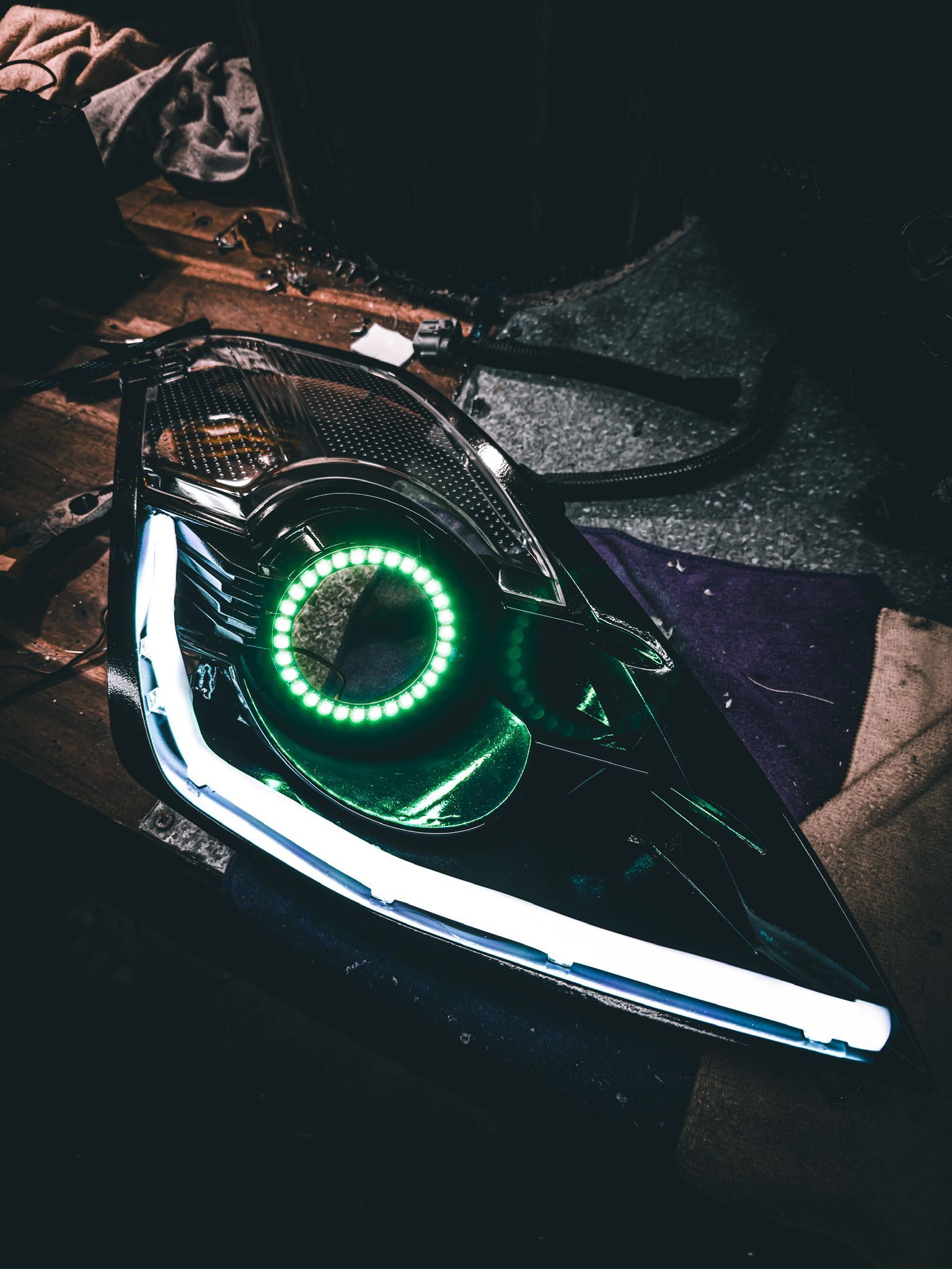 Nissan 350z (facelift) - RGB Halos, Standard LED Strip, Gloss Black