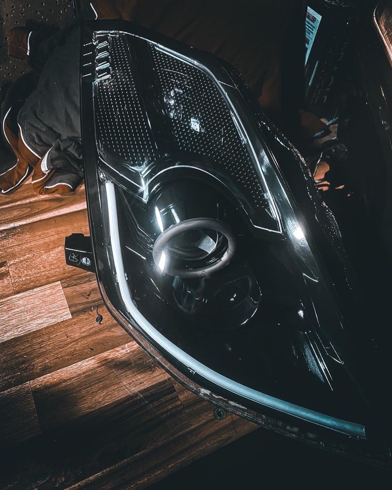 Nissan 350z (Facelift) - Gloss Black, Smoked Halos, LED Strip, custom lens etch