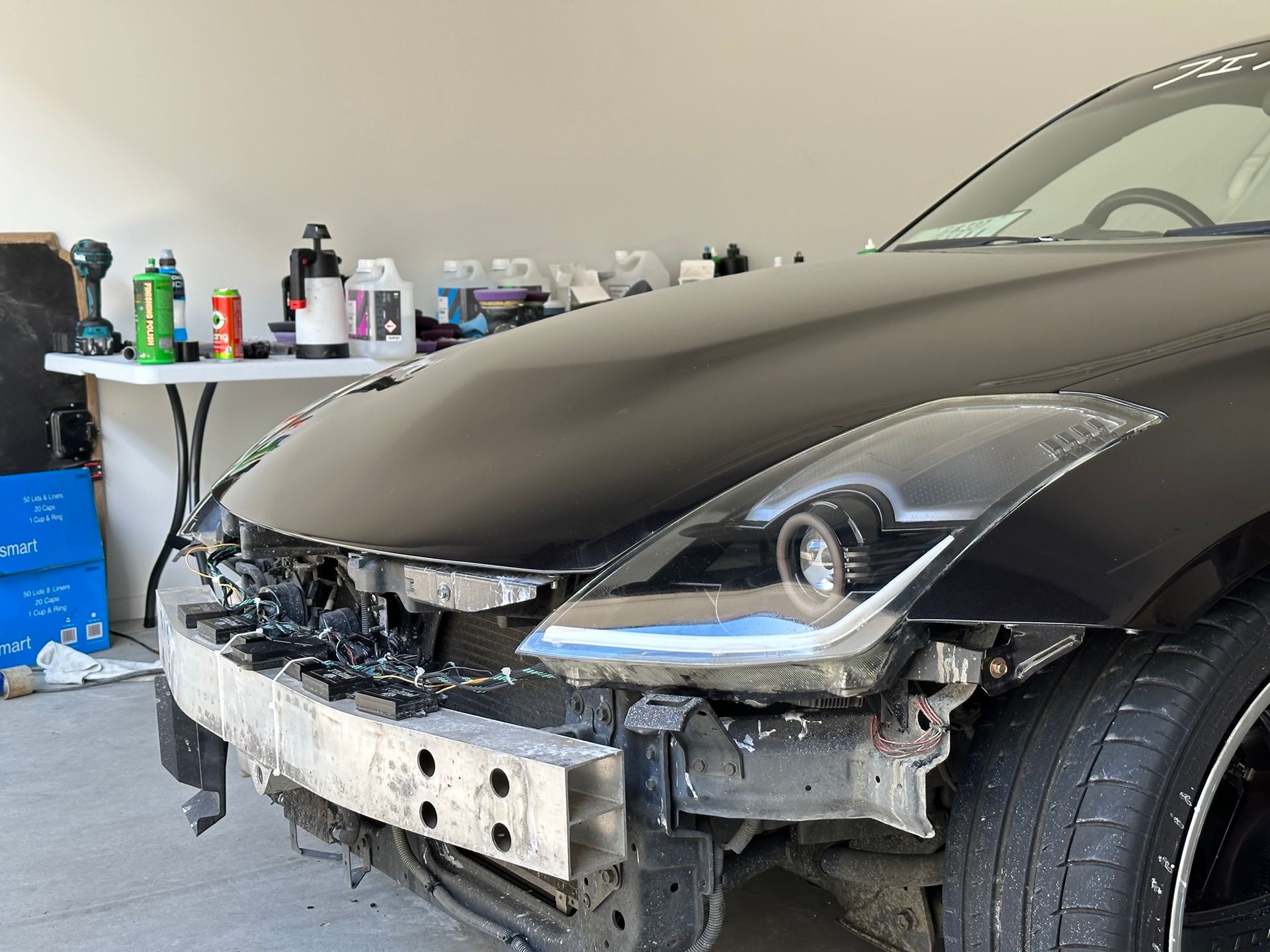 Nissan 350z (facelift) - Smoked Halos, LED Strip, Gloss Black