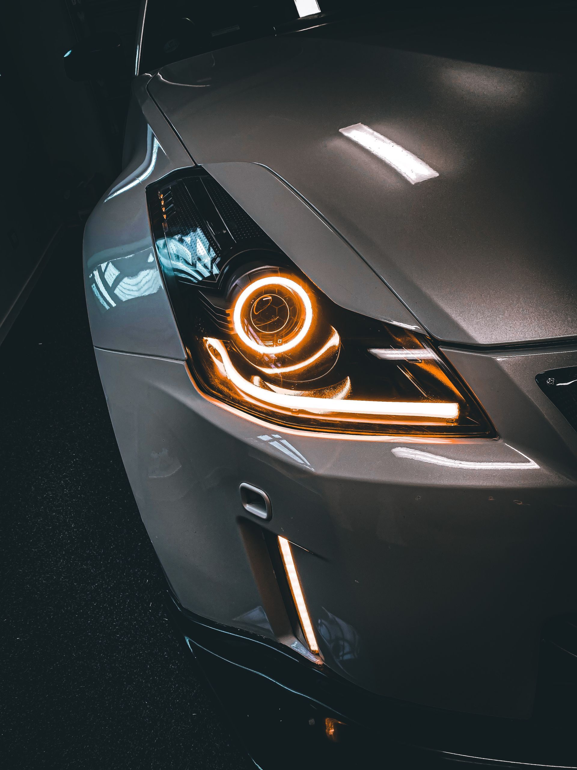 Nissan 350z (facelift) - Gloss Black, Switchback Halos, Switchback Strip, Honeycombed Etched Lens, RGB Demon Eyes 