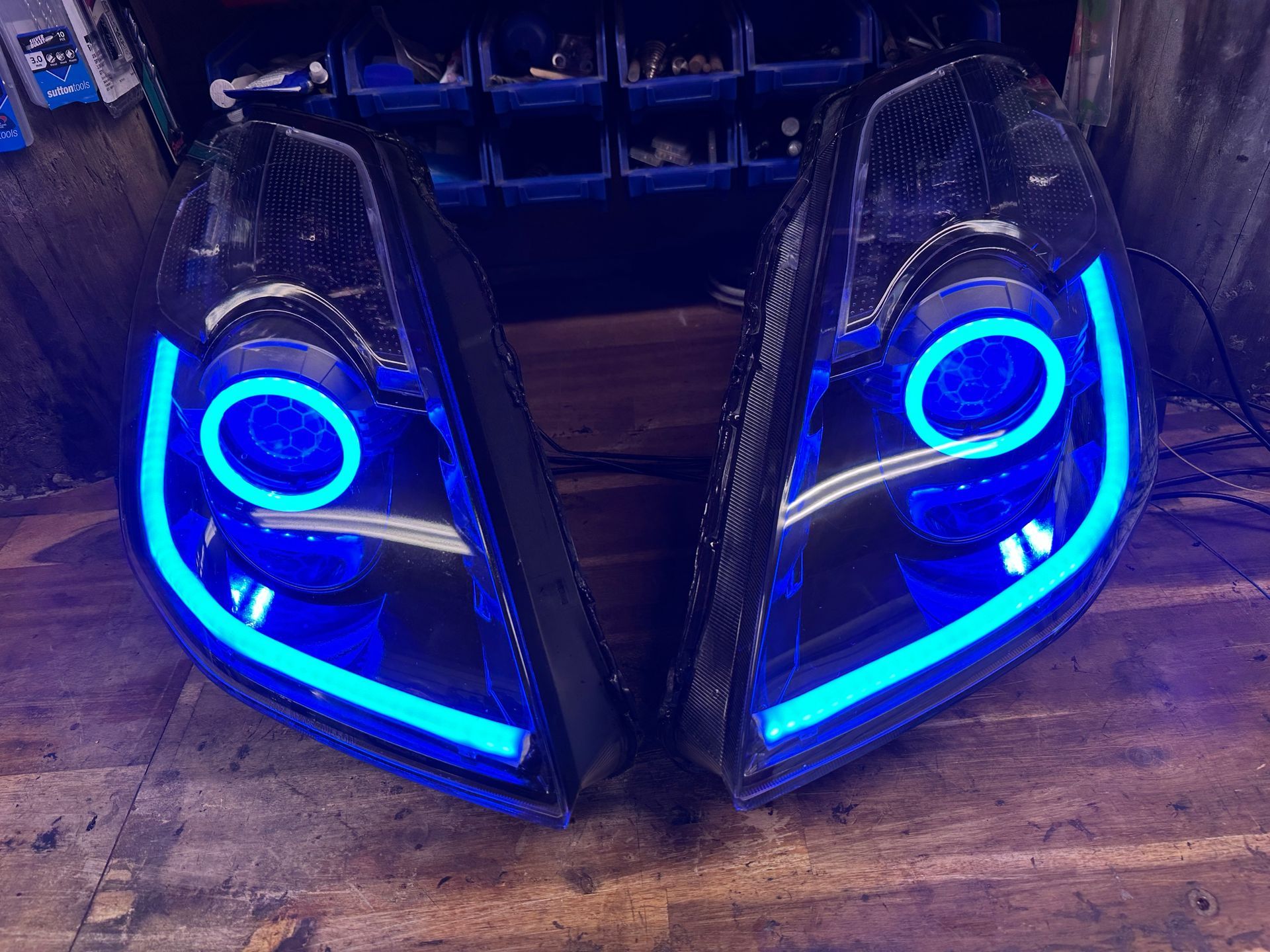 Nissan 350z (facelift) - Gloss Black, RGB Halos, RGB Strip, RGB Demon Eyes, Honeycombed etched lens 