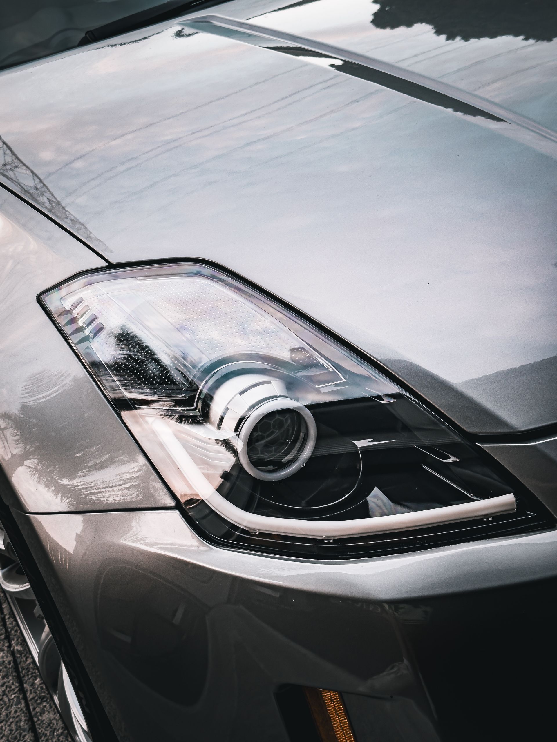 Nissan 350z (facelift) - Gloss Black, RGB Halos, RGB Strip, RGB Demon Eyes, Honeycombed etched lens 