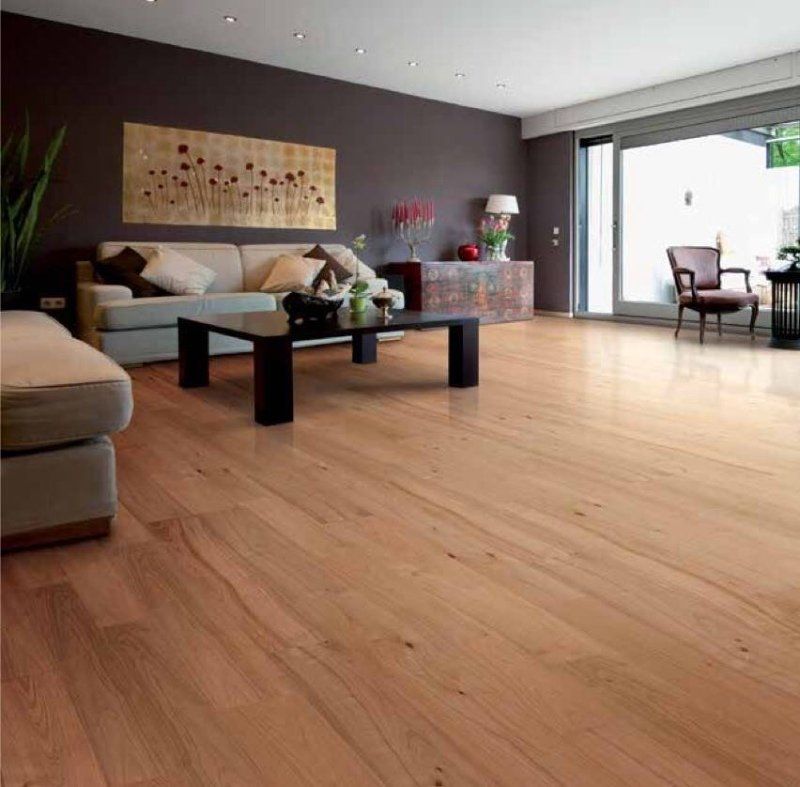 zona giorno con pavimento in legno