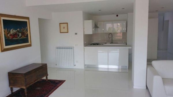 pavimenti resina bianca