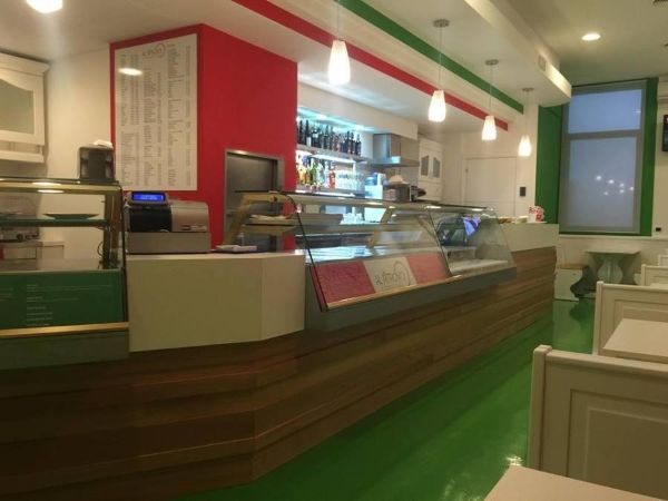 realizzazione pavimento per ristorante pizzeria