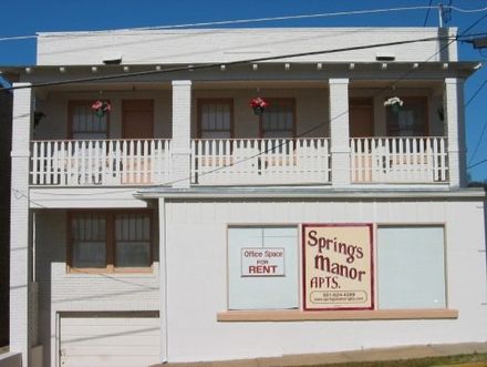 White Springs Manor apartments; two-story building with balconies, rental sign.