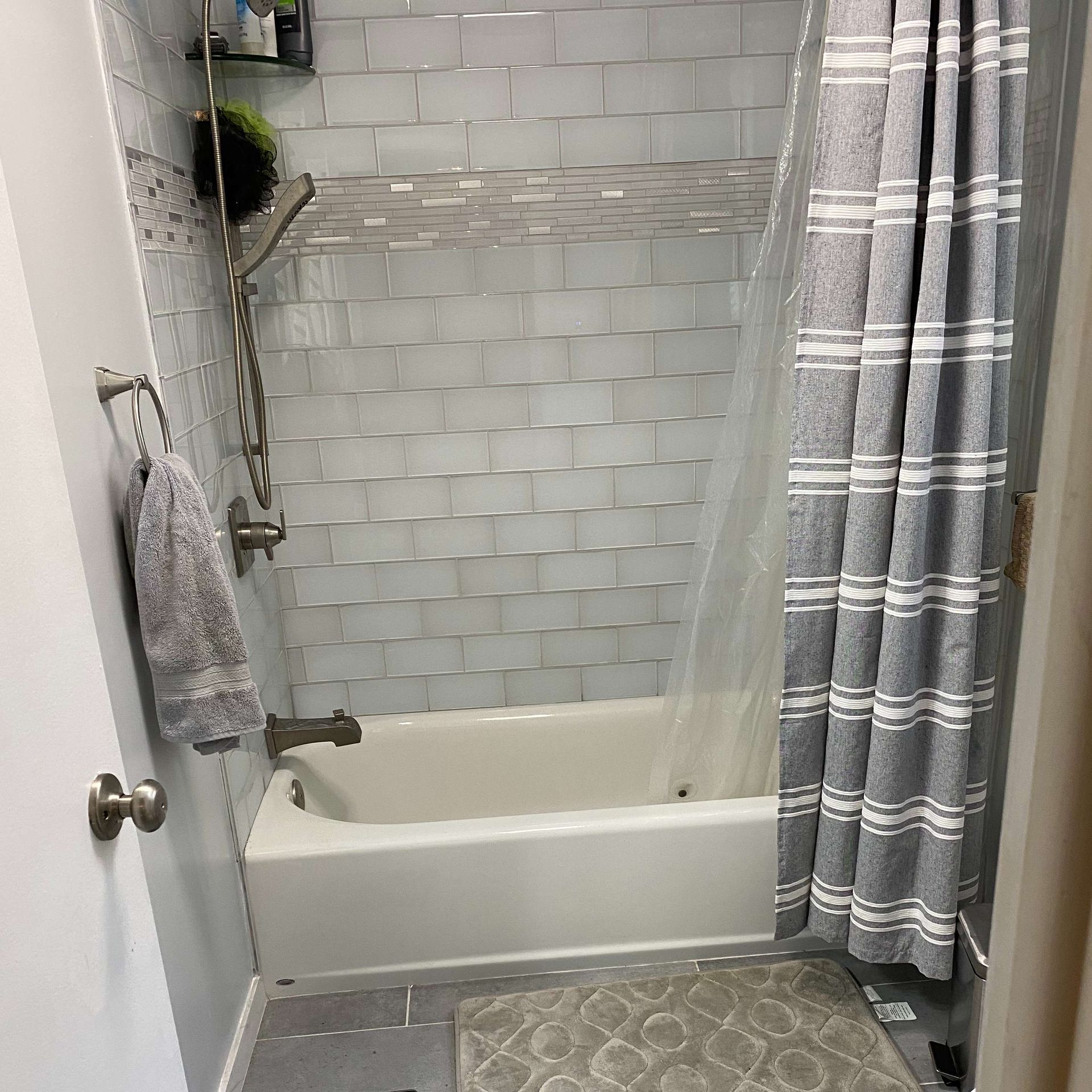 A bathroom with a bathtub and a shower curtain