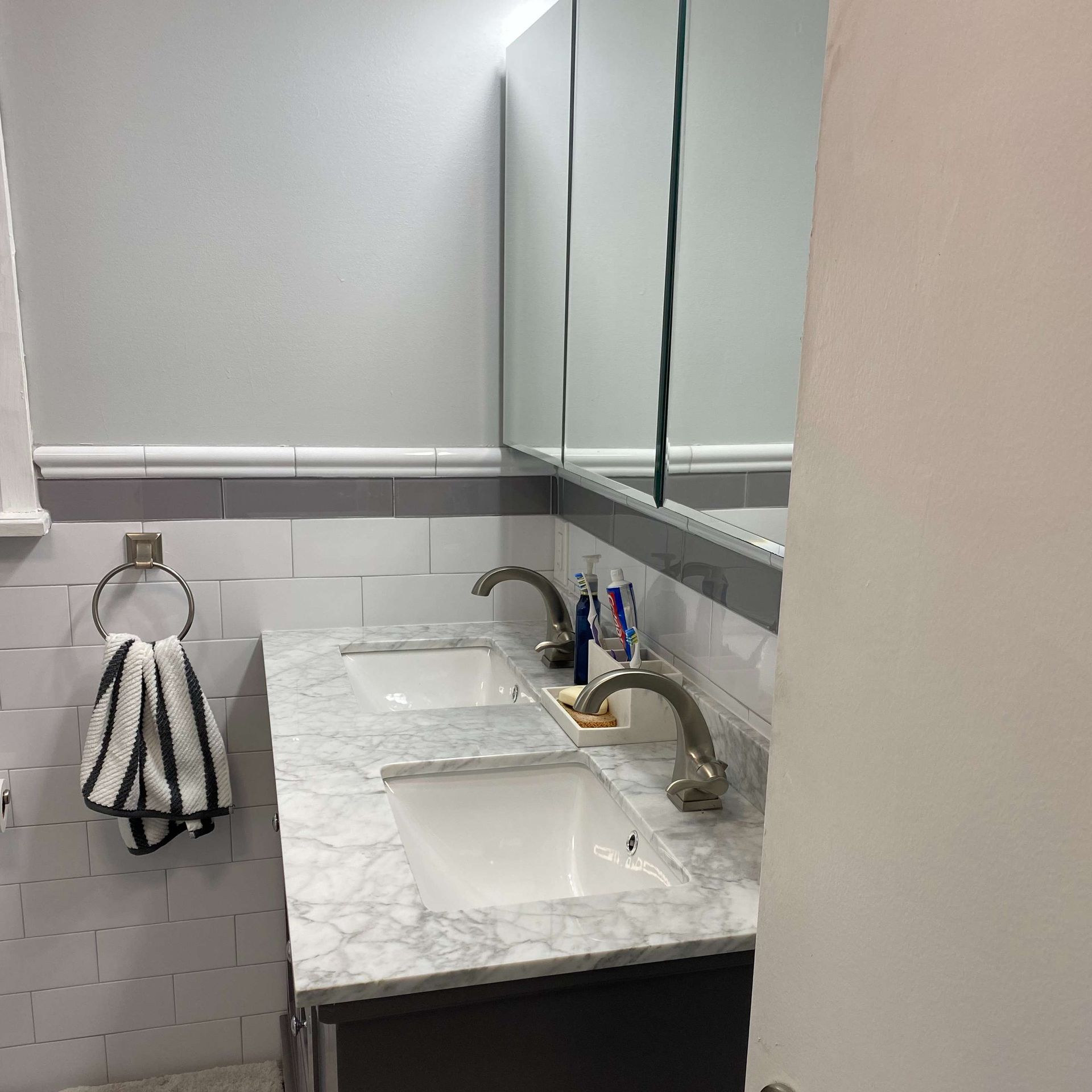 A bathroom with two sinks and a mirror