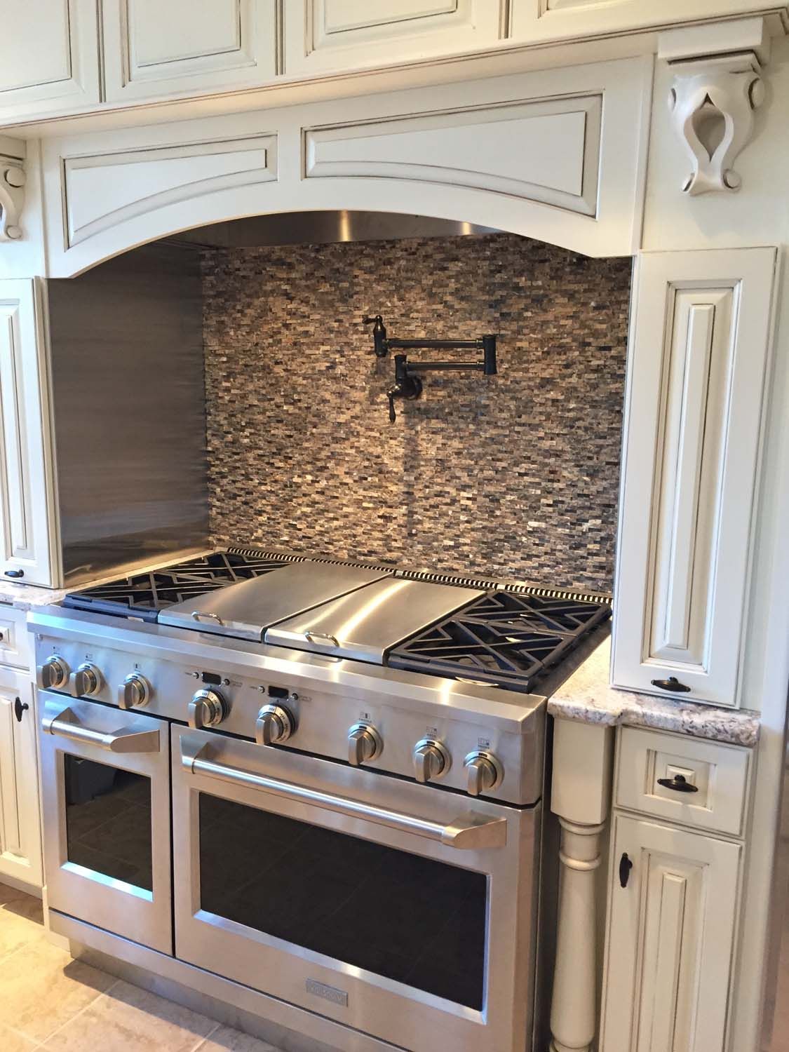Kitchen Stove and Backsplash