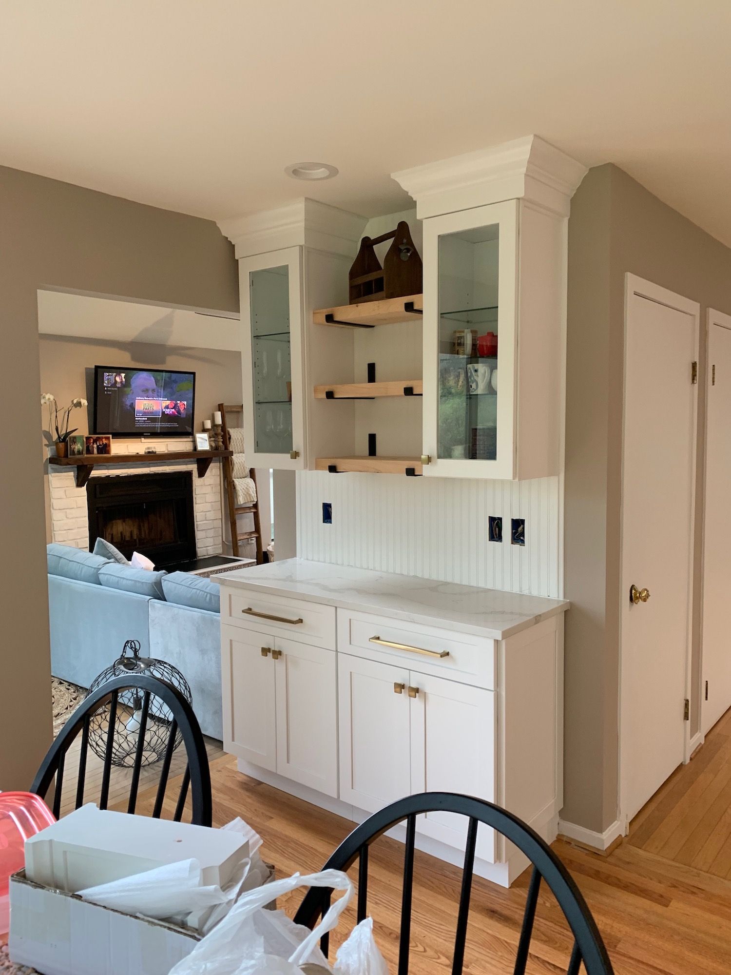 A living room with white cabinets and a fireplace.
