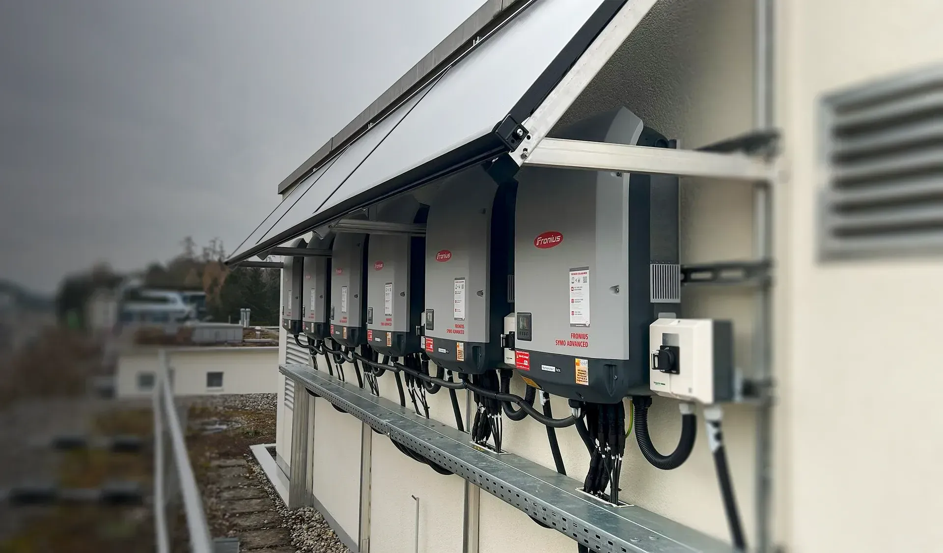 Installation einer Solaranlage oder eines Gleichrichters