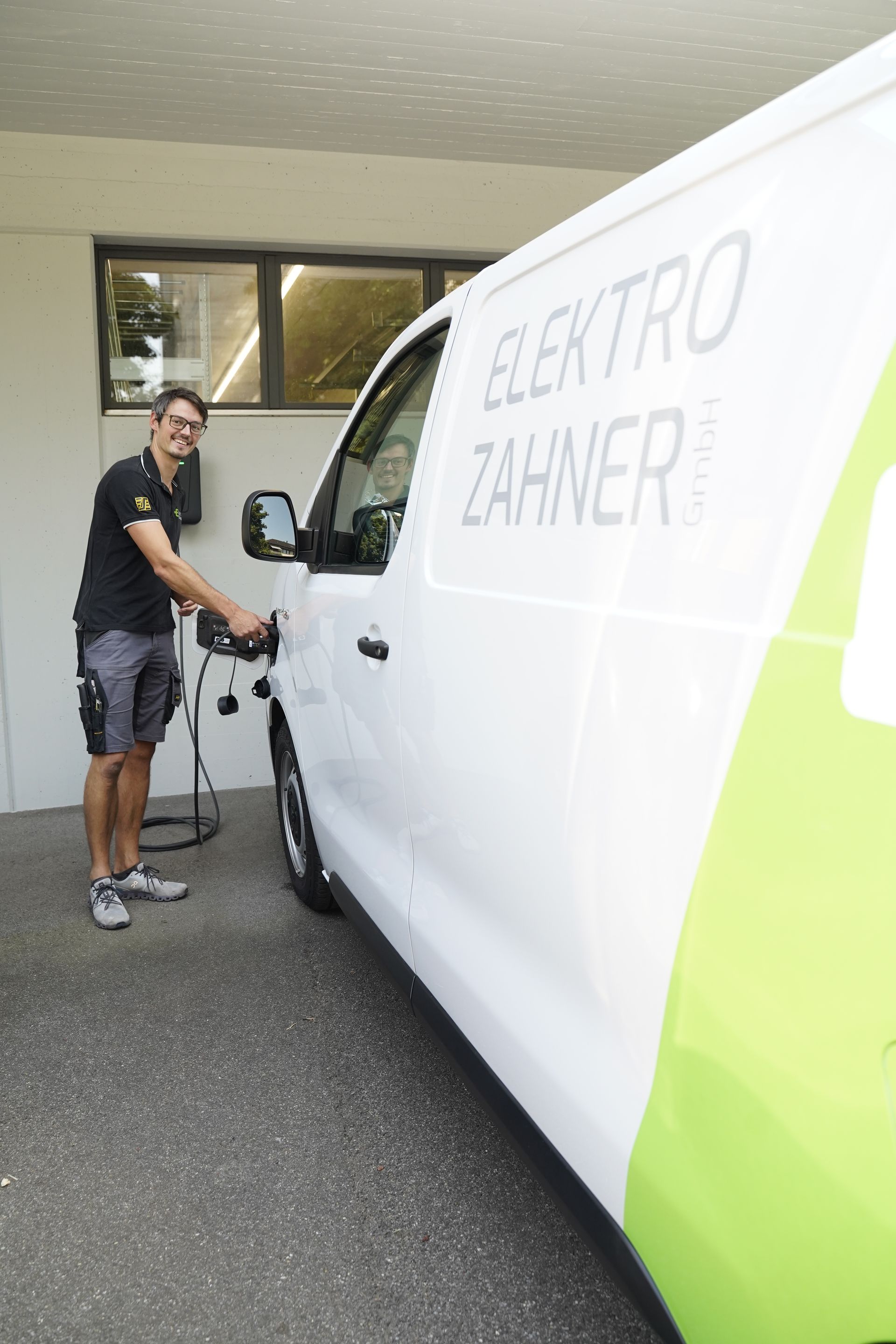 Elektrobus einstecken