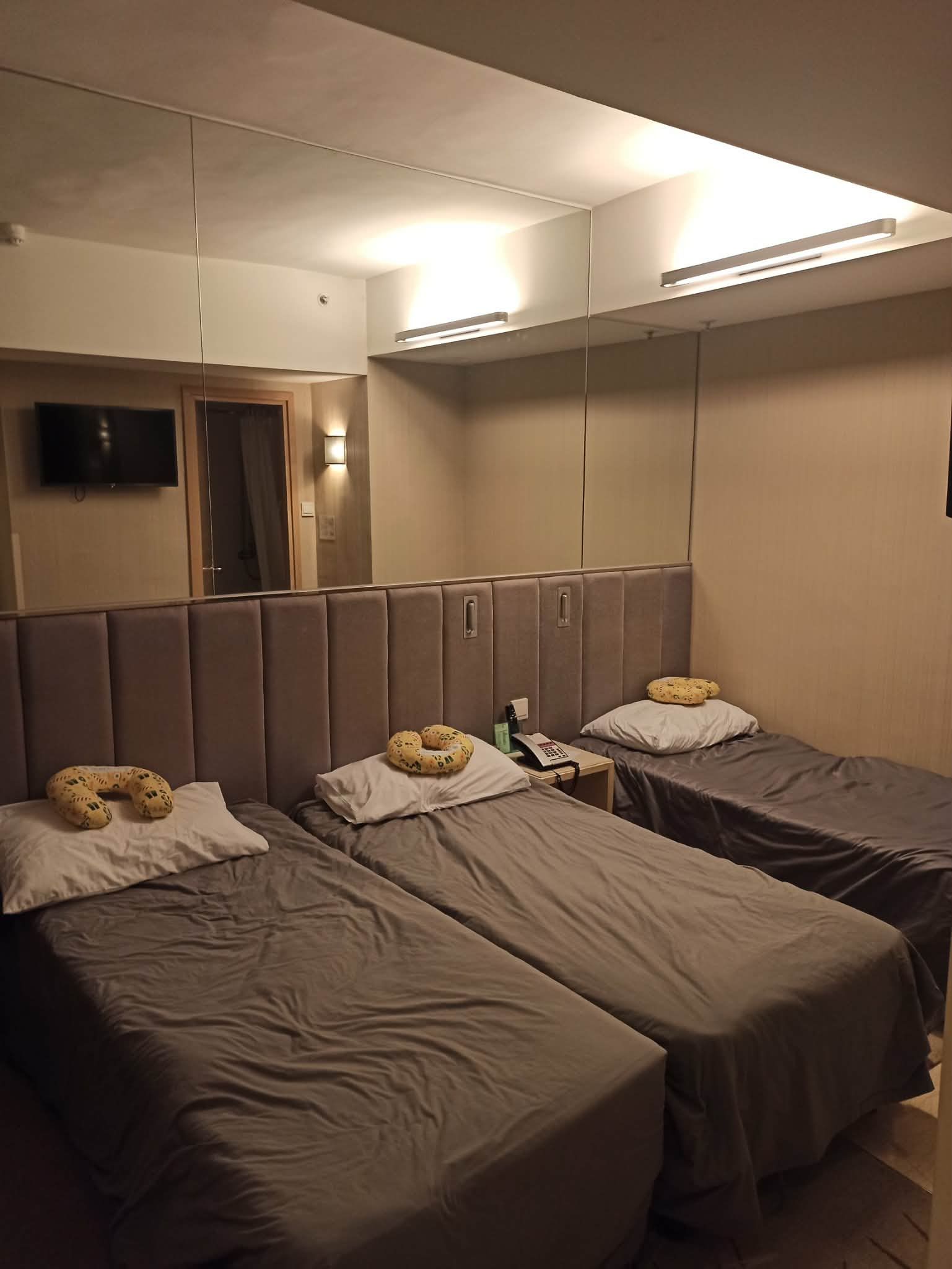 Hotel Accommodation — Travelseed Travel and Tours Services Travelseed — Image by katemangostar on Freepik