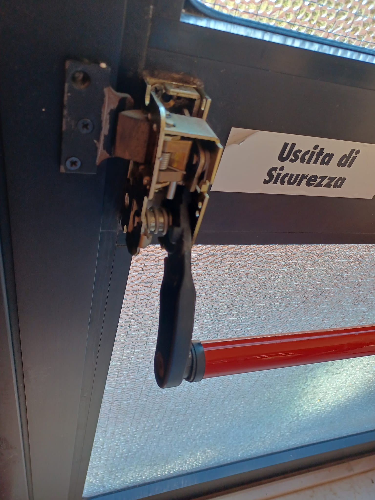 Porte tagliafuoco in Puglia con maniglione antipanico