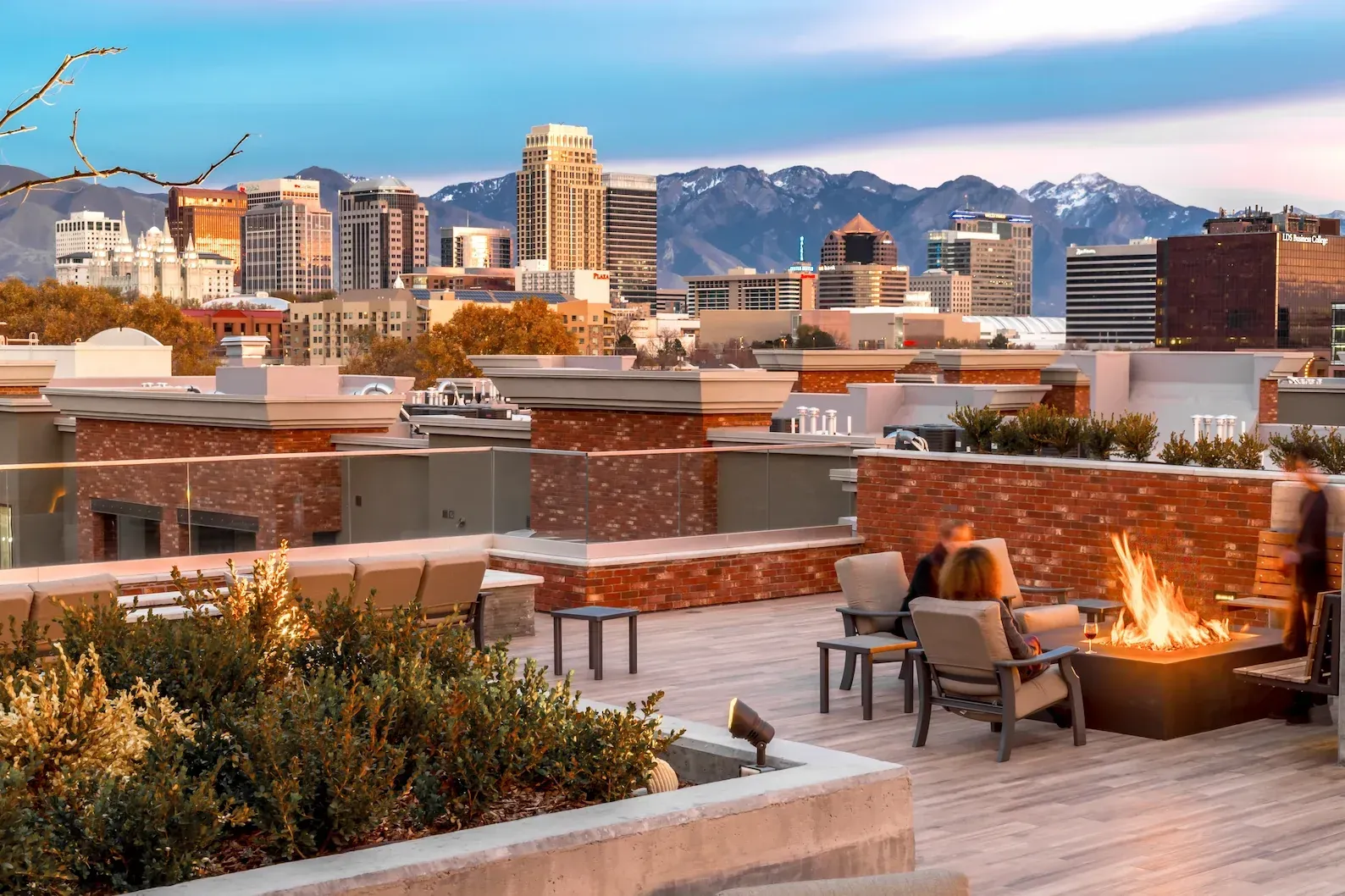 4th West Rooftop Amenity design by Loft Six Four - Photo by Sean Kerrick Sullivanv