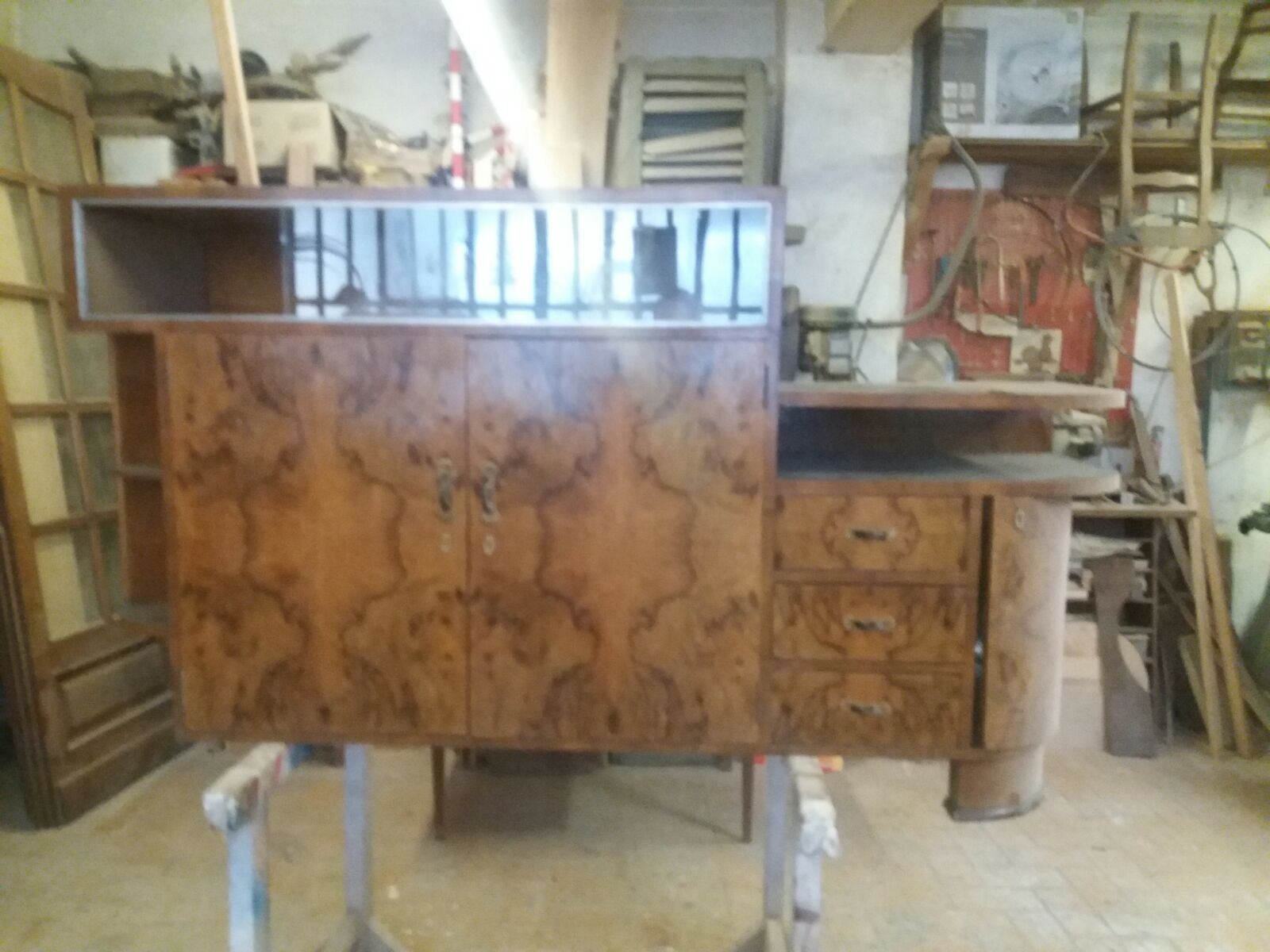 cassettiera da salotto in legno restaurato