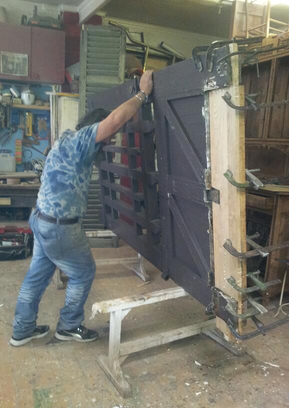 operazione di restauro in corso