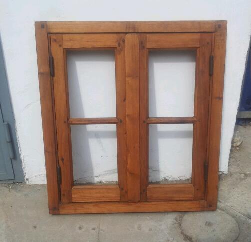 finestra di legno restaurata