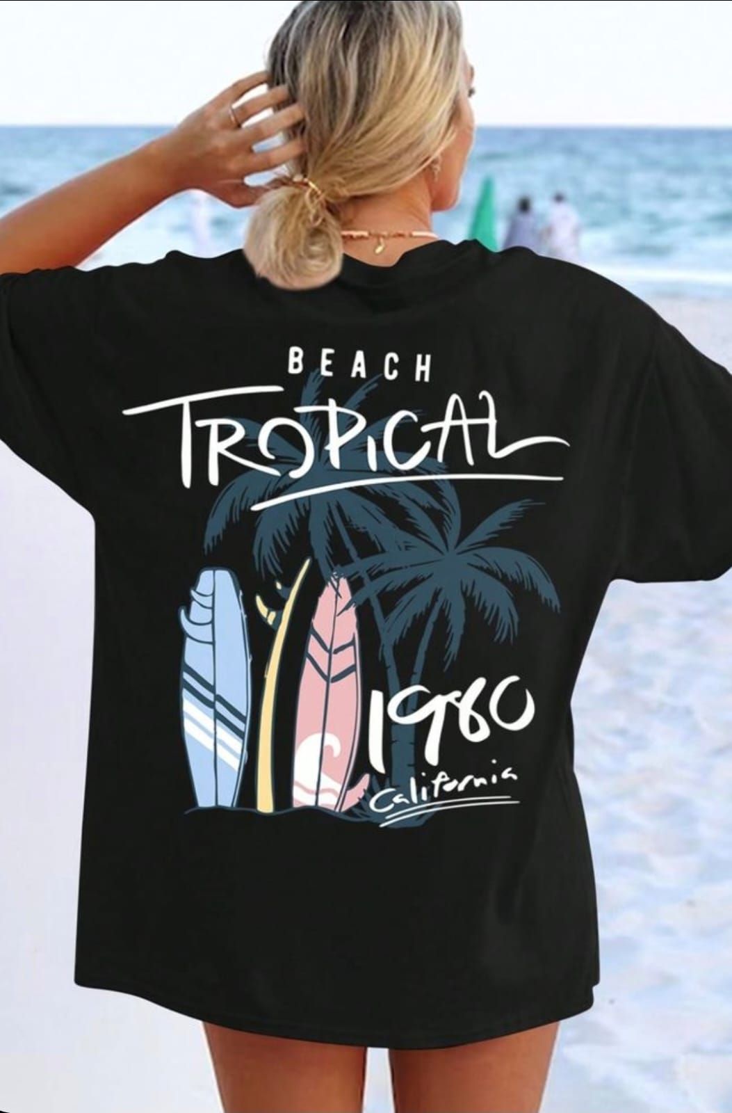 Camiseta azul oscuro con 