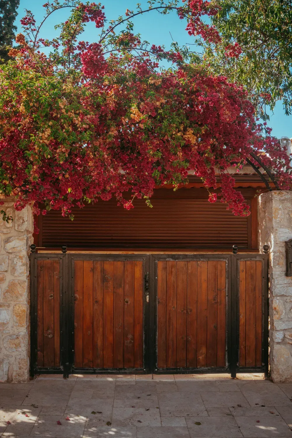 Bathroom with gray tile on the wall, a white bathtub, and a recessed shelf. Red tile spacers are visible.